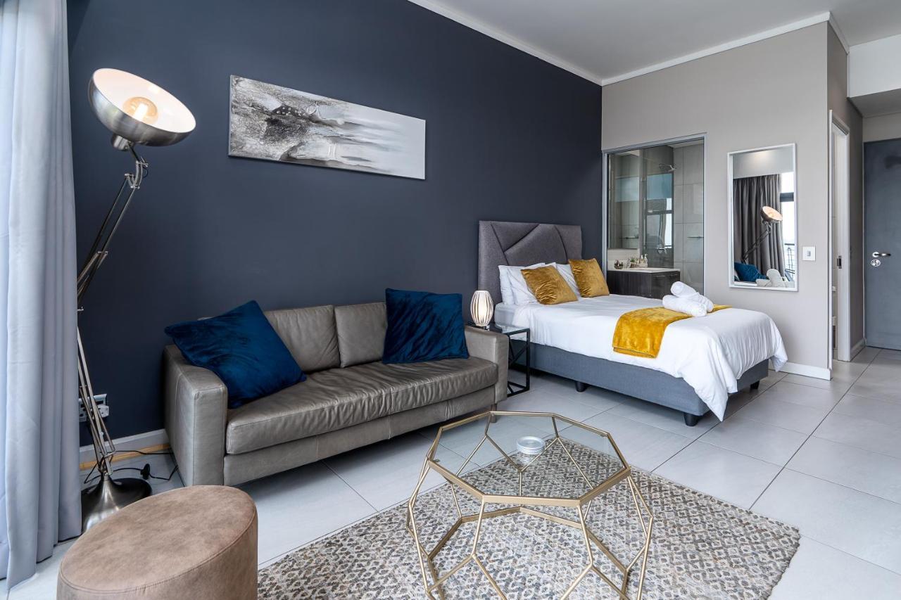 Top Floor Menlyn Maine Studio Apartment With Stunning Views & No Load Shedding Pretoria-Noord Dış mekan fotoğraf